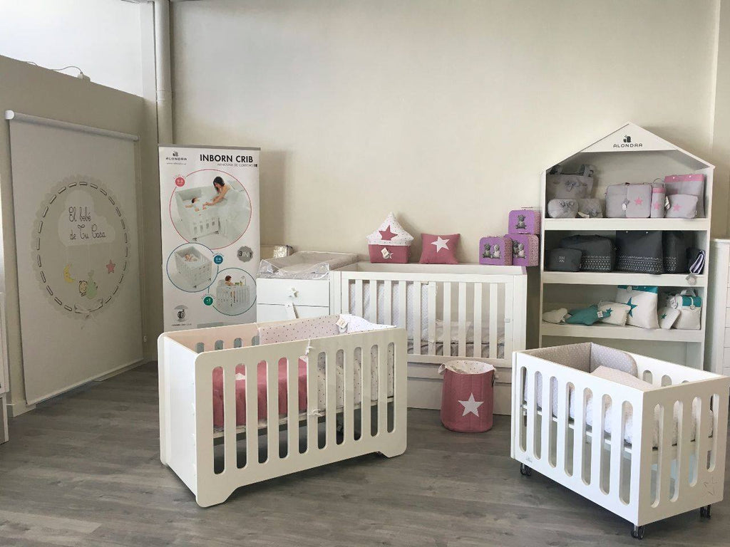 Exposición mobiliario infantil en la tienda El Bebé de tu Casa