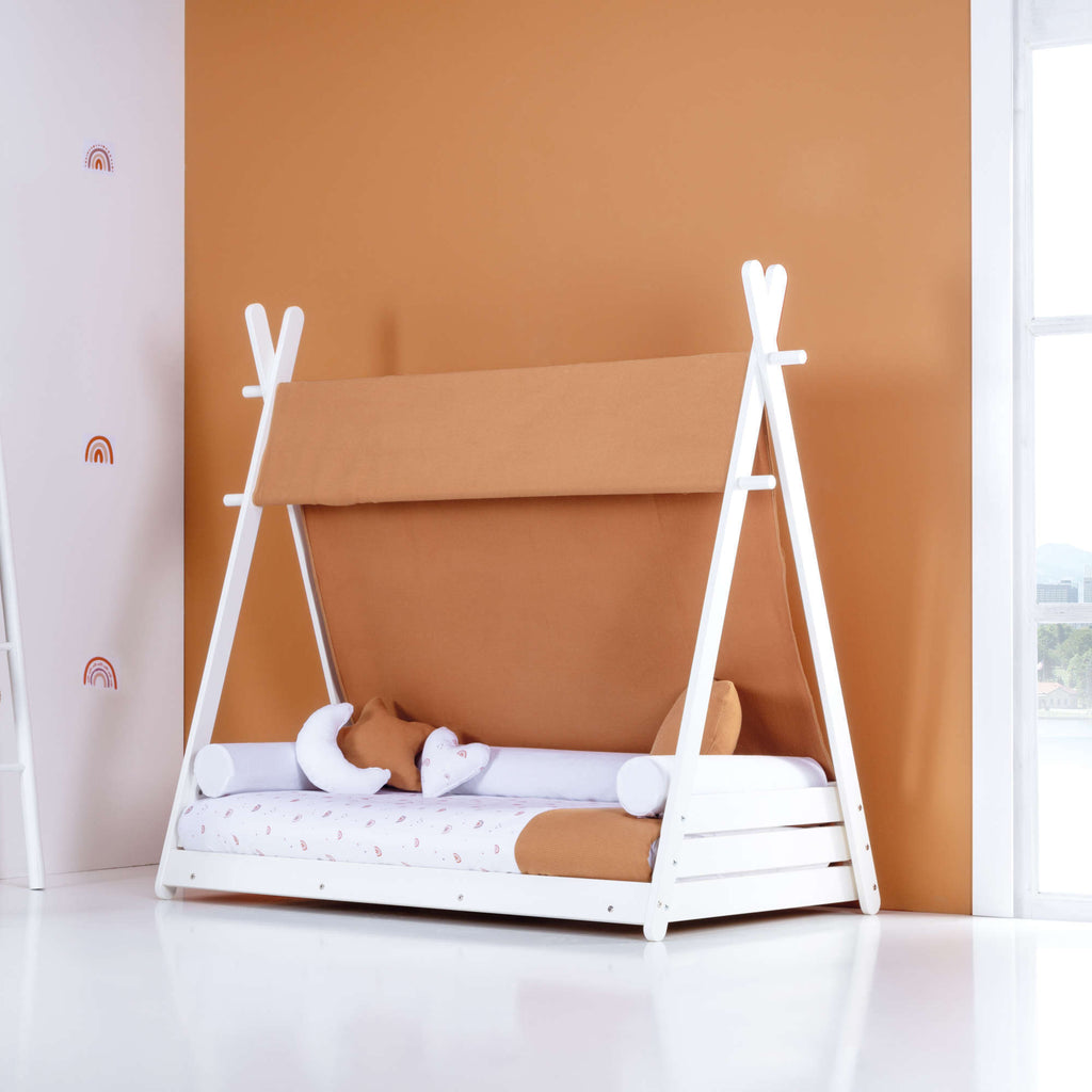 Divertida cama infantil Montessori en forma de cabaña