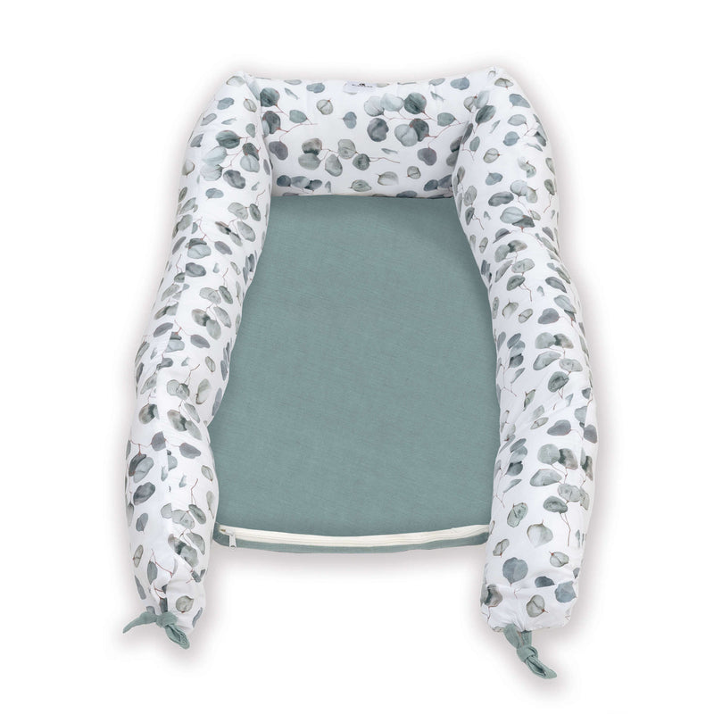 Babynest (mit Anti-Reflux-Keilkissen) Eukalyptusblättern · Musgo 666C-118