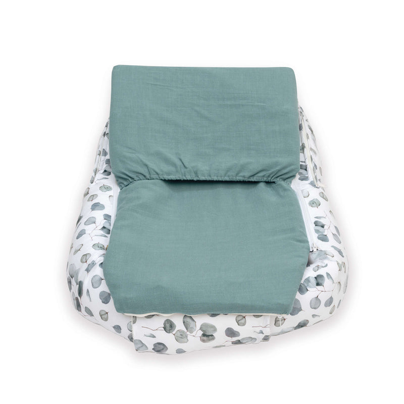 Babynest (mit Anti-Reflux-Keilkissen) Eukalyptusblättern · Musgo 666C-118