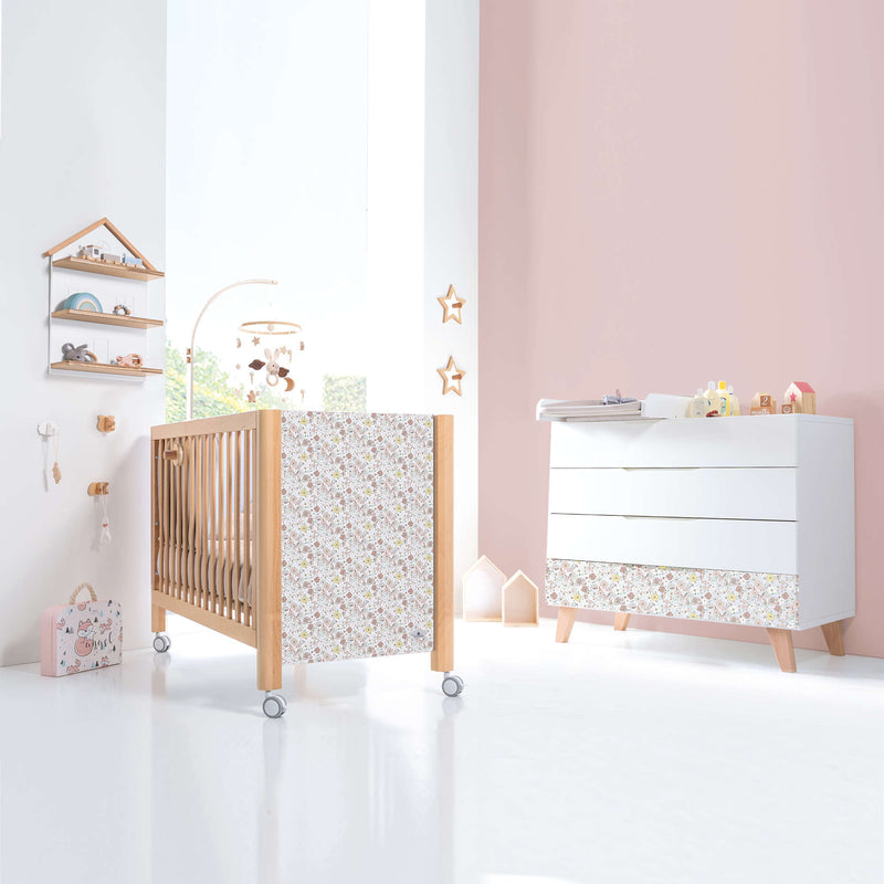 Lit bébé 60x120 cm en bois avec sticker fleurs roses · Ombra C167V-M9577-132