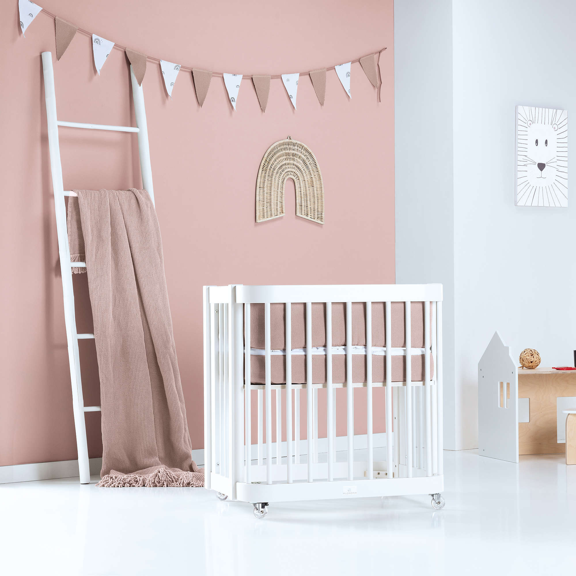 Baby oval crib 55x70 cm in white · Crea Uno Bianco C304-M1100