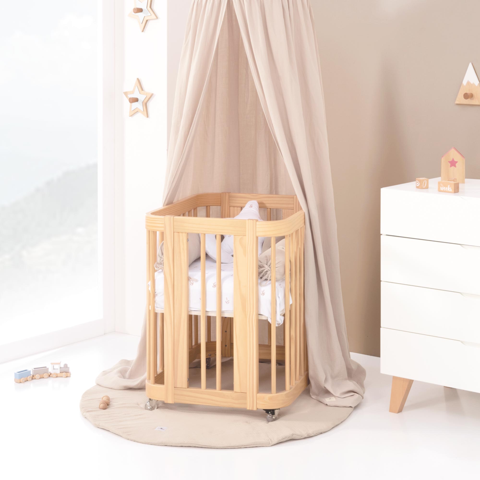 Oval baby crib 55x70cm in wooden colour - Main Image