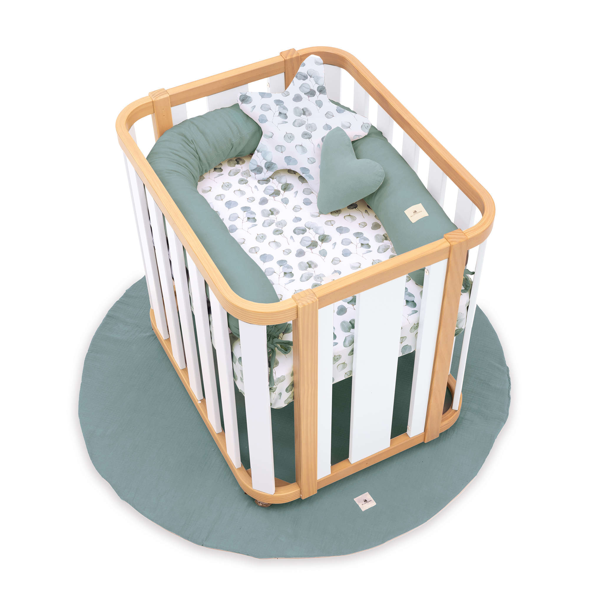 Oval crib 55x70 cm wooden/white