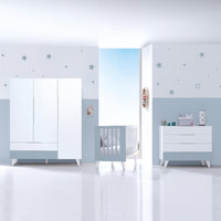 Quarto infantil grande en branco e azul para niños · Style Plus+ Blu denim