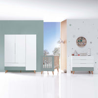 Quarto infantil grande en branco, madeira e verde eucalipto · Lifestyle Plus+ Eucalypto