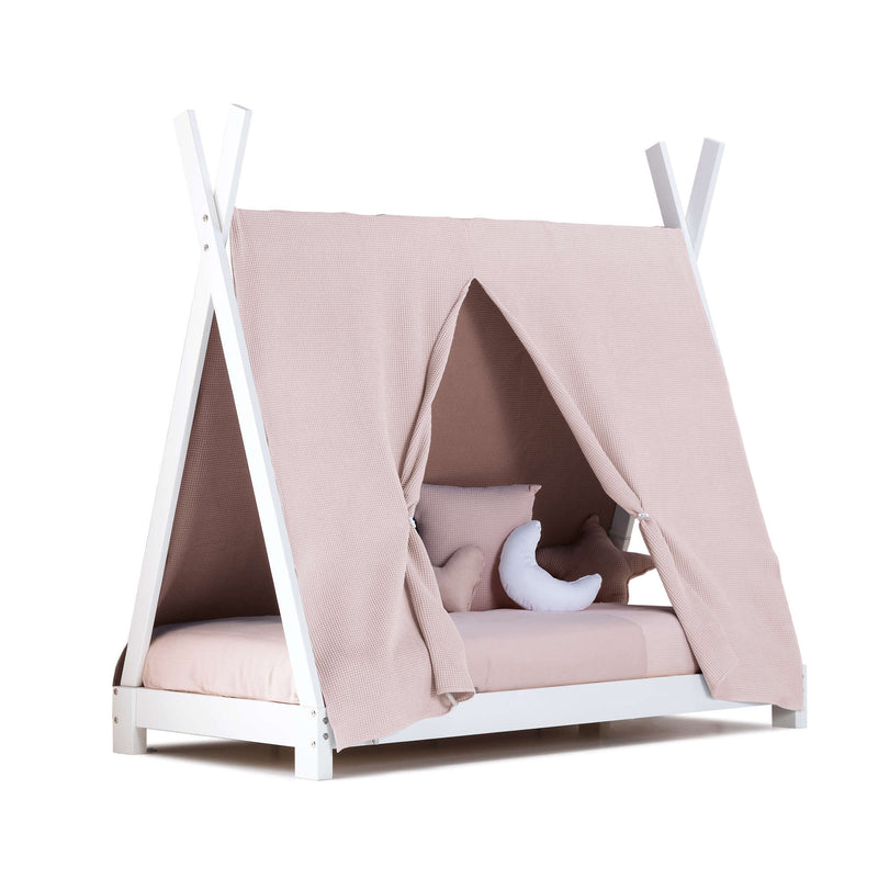 cama Montessori con forma de cabaña para niñas