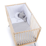 Cuna den rattan para bebés con colchón color gris