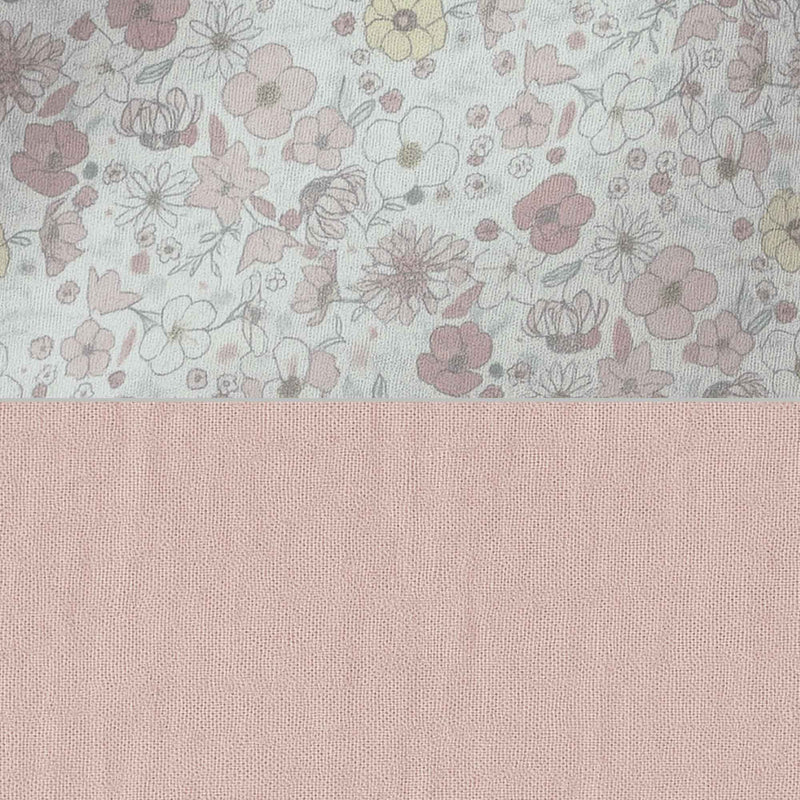 Withe Montessori bed 70x140 cm with pink flowers bedding · Homy