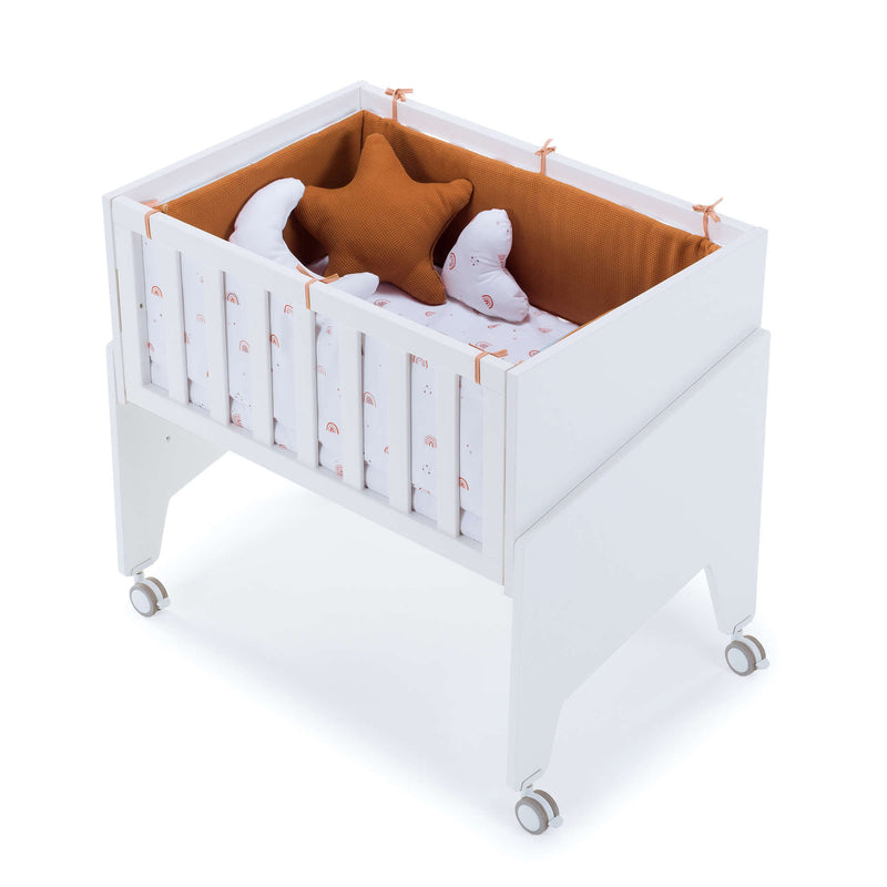 Convertible co-sleeping crib lacquered in matt white