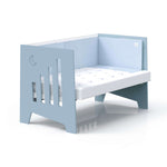 Cuna alta para colecho en cama de canapé color azul celeste