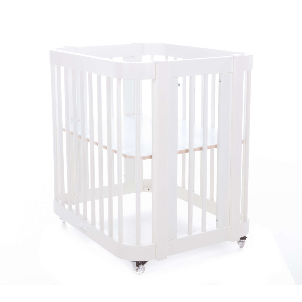 Oval baby crib 55x70cm in white colour