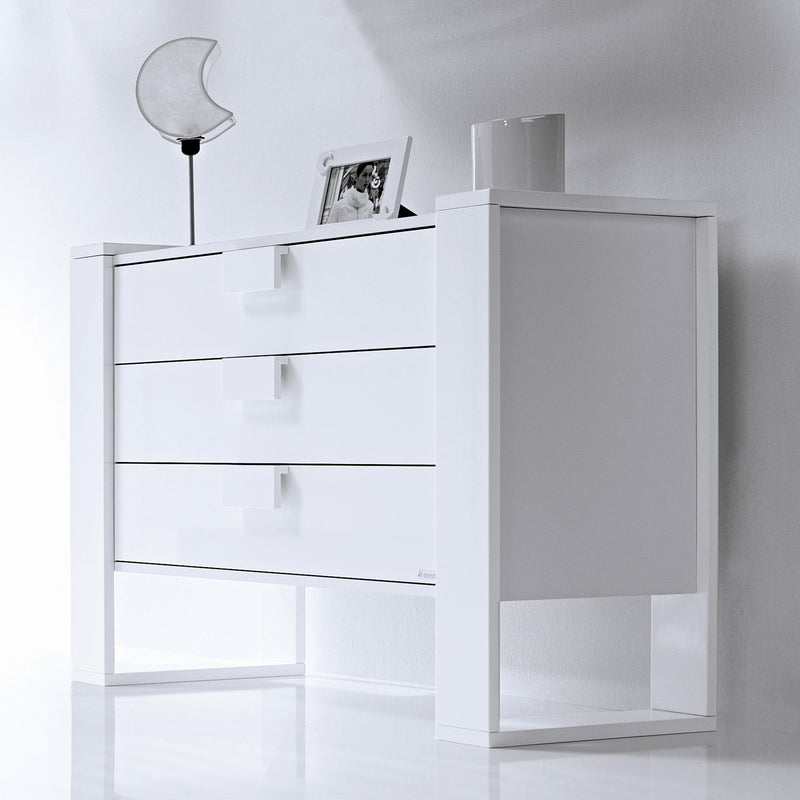 White gloss lacquered chest (117cm) · D233